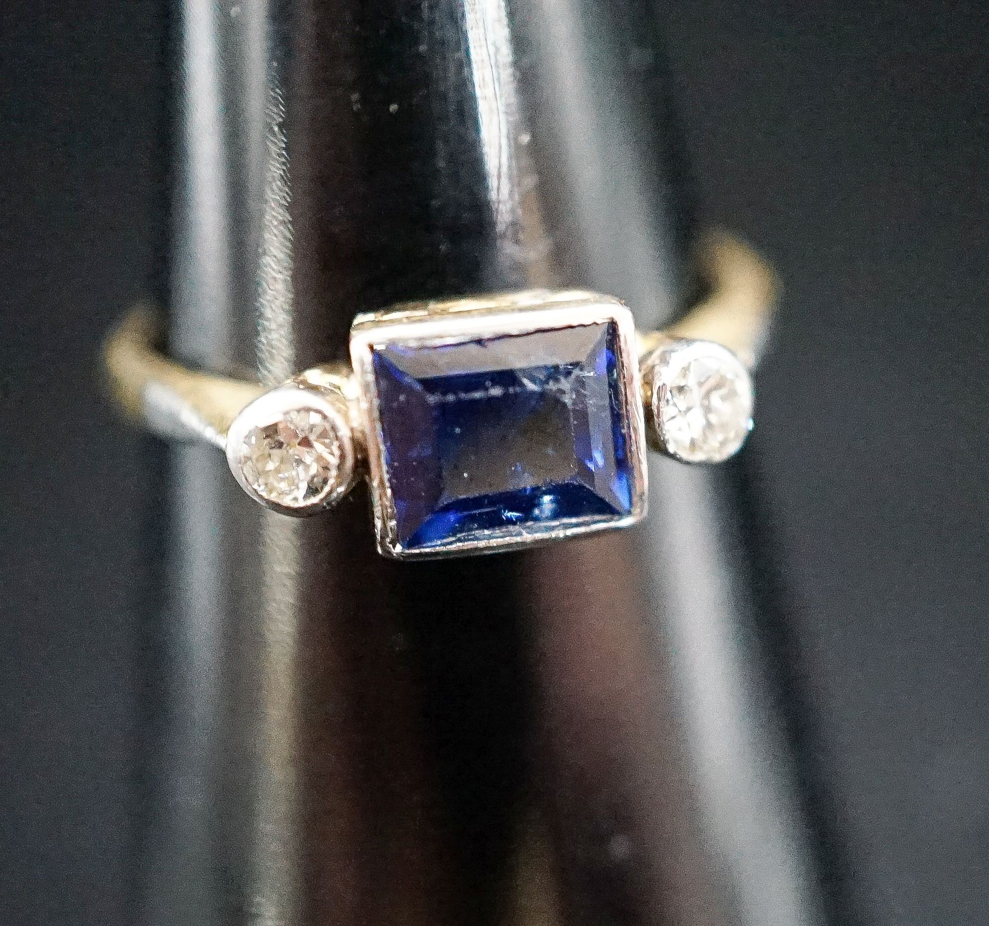 An 18ct & plat, single stone sapphire ring, with diamond set shoulders, size N/O, gross weight 2.9 grams.